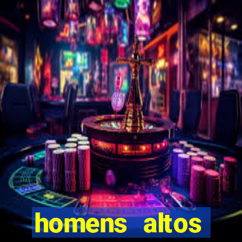 homens altos sarados pelados